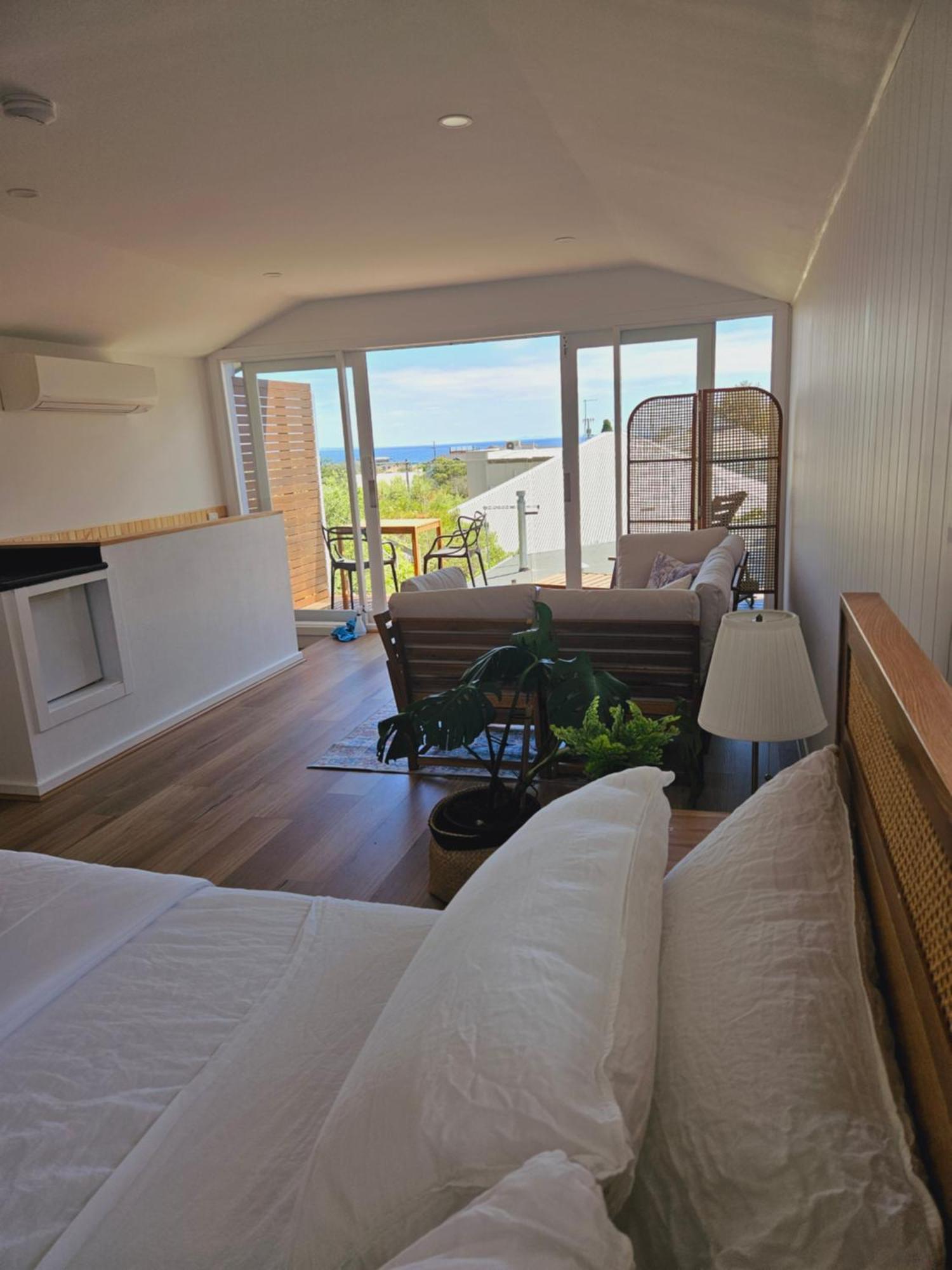Hotel By The Seaside Mornington Esterno foto