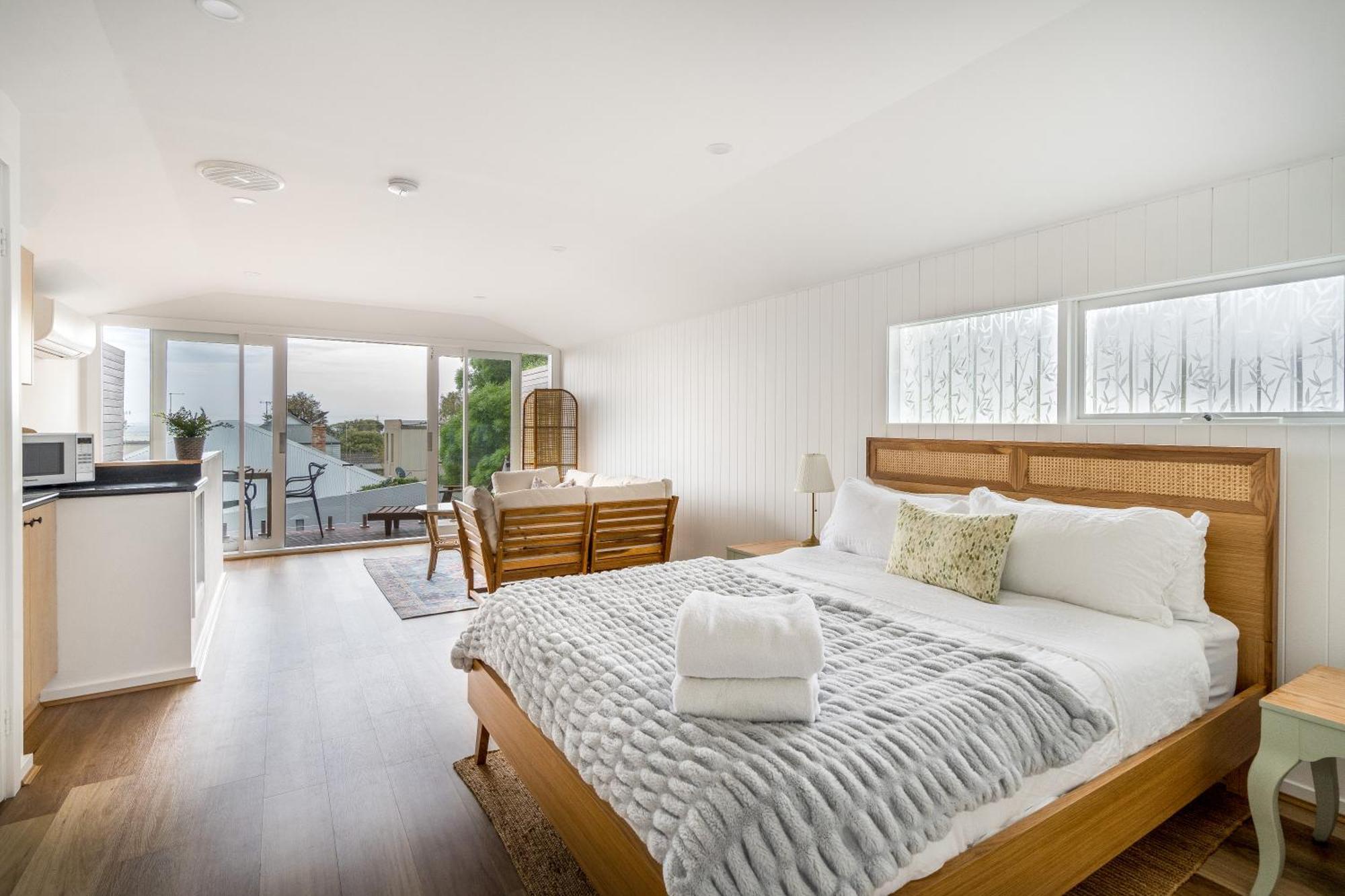 Hotel By The Seaside Mornington Esterno foto