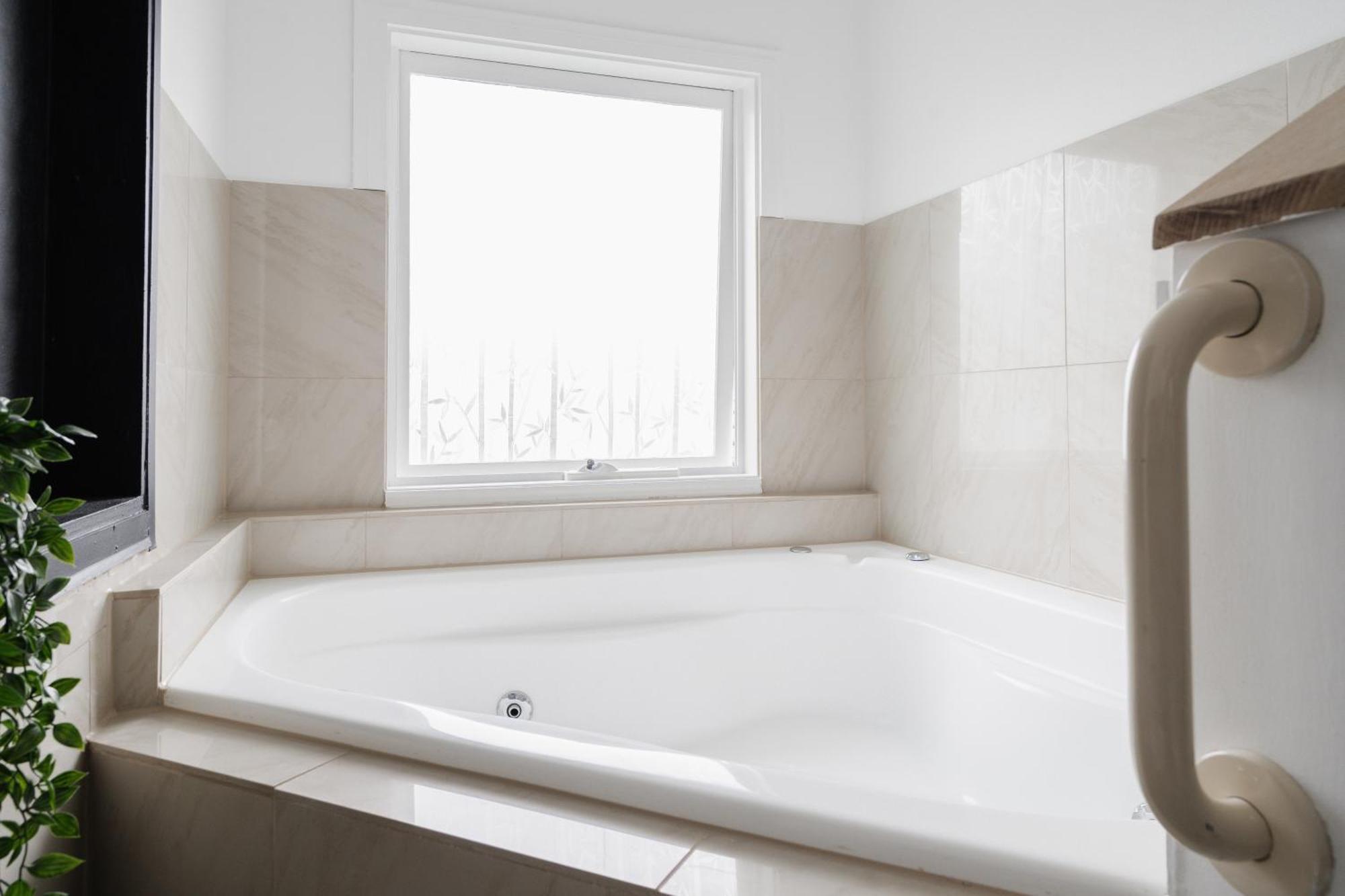 Hotel By The Seaside Mornington Esterno foto