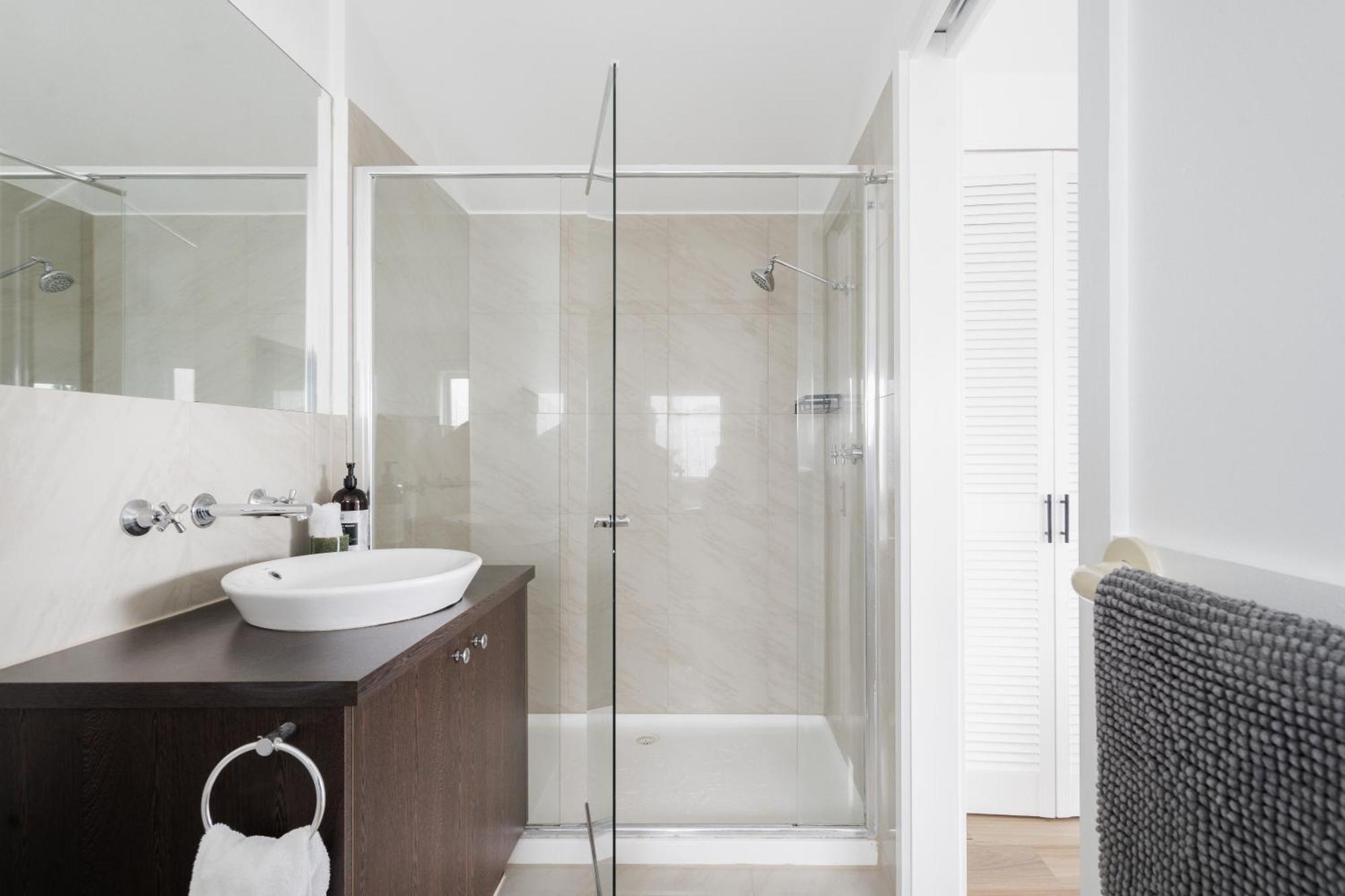 Hotel By The Seaside Mornington Esterno foto
